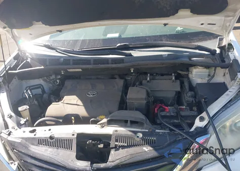 2012 Toyota Sienna Le V6 8 Passenger z USA, uszkodzony, nr VIN 5TDKK3DCXCS197317